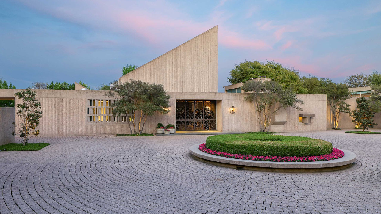 The beautiful sky forms stunning backdrop for Iconic Westover House