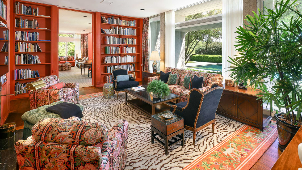 The warm carpets adds beautiful pattern to the interior