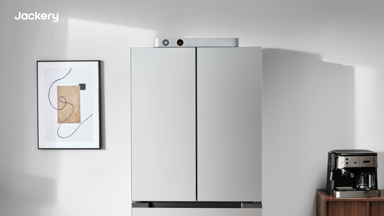 Jackery FridgeGuard mounted on the fridge