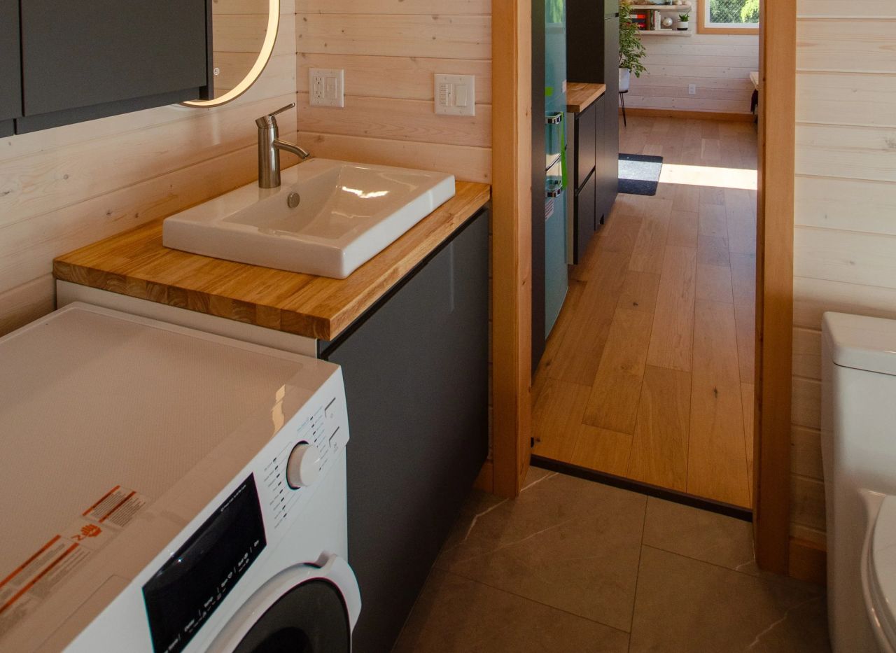 Bathtub of Juniper tiny house