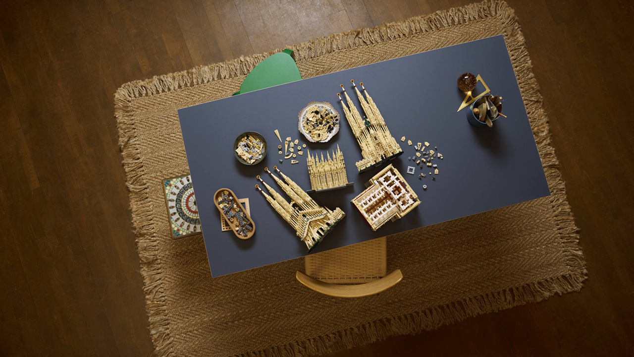 LEGO Sagrada Família Set - follows steps of actual construction