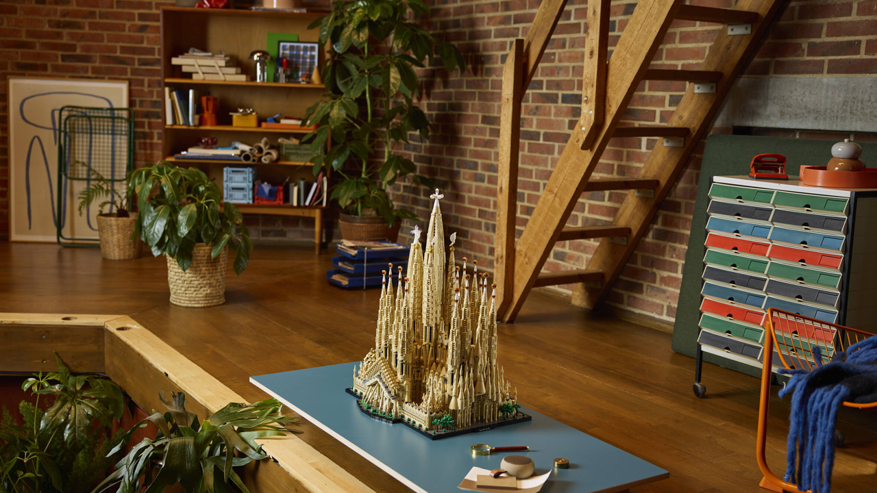 LEGO Sagrada Família Set - commemorating Gaudi's 100th death anniversary