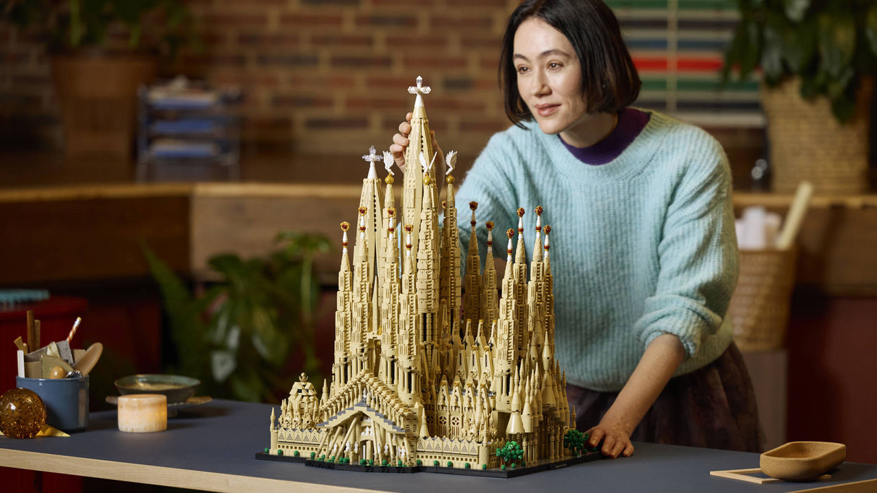 LEGO Sagrada Família Set - honors Gaudi's legacy