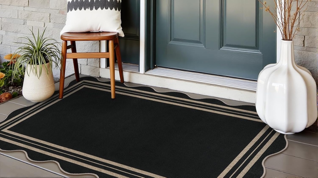 LORWER 3x5 Scalloped Rug