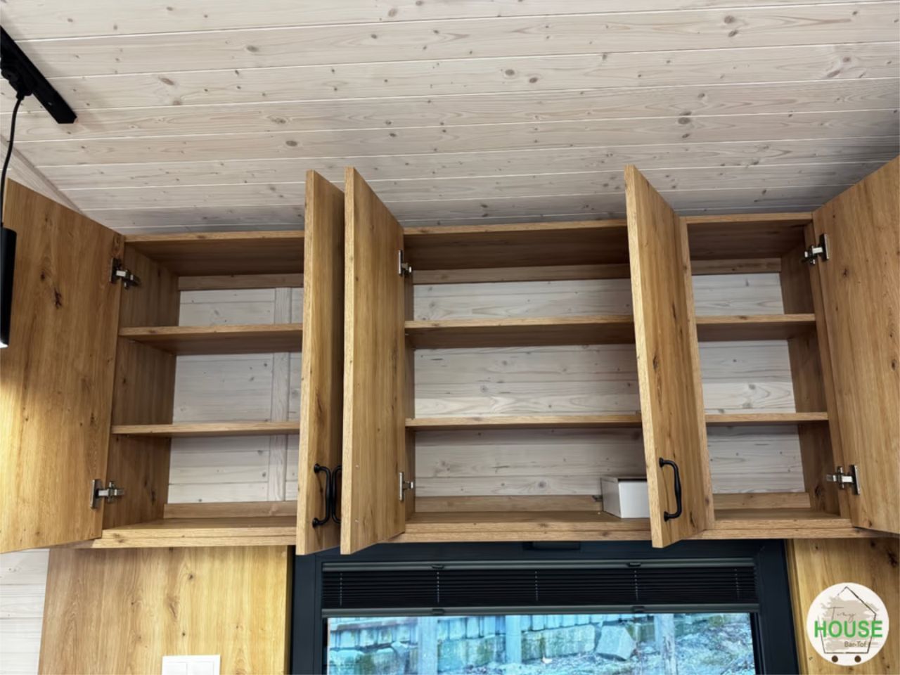 MEGA Tiny House in USA Shelves