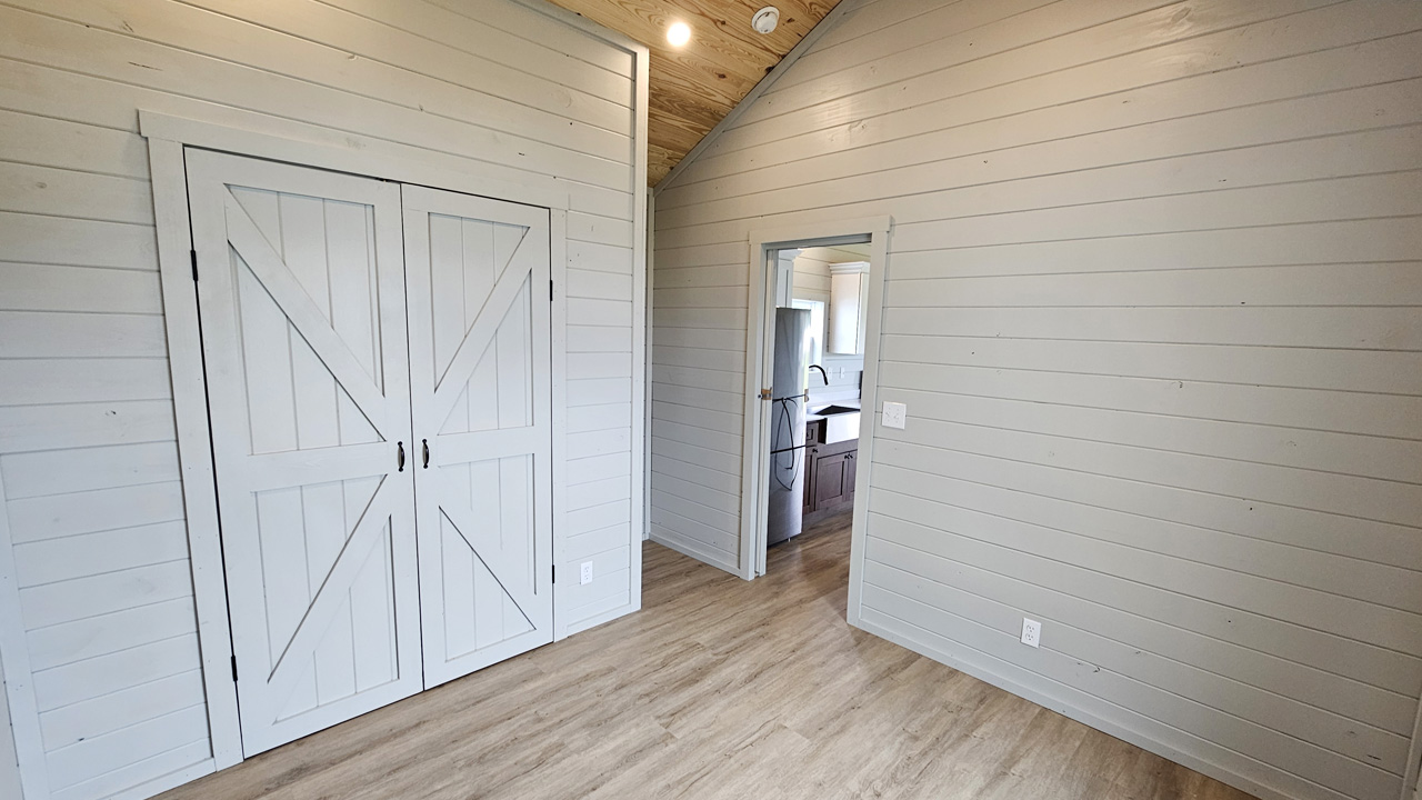 Madison tiny house - bedroom