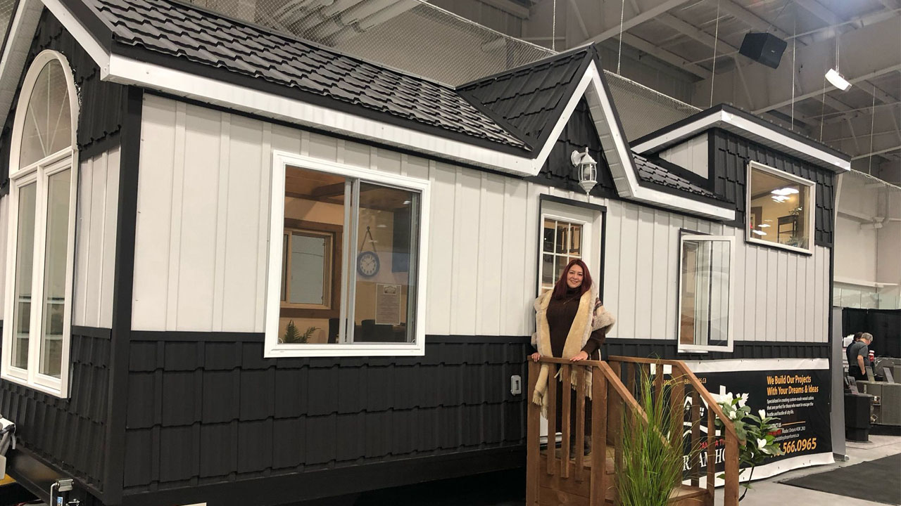 Mariposa tiny house-dual-toned facade