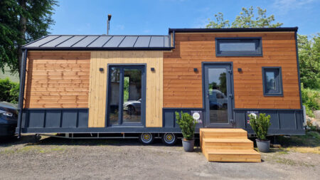 Maxi Tiny House Wraps Its Two-Bedroom Layout in Cozy Japandi Harmony Maxi Tiny House Imbues its Two-Bedroom Layout in Cozy Japandi Harmony