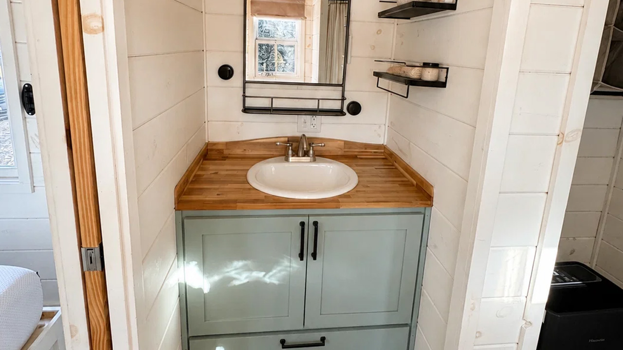 Mountain Escape Tiny House_Bathroom_2