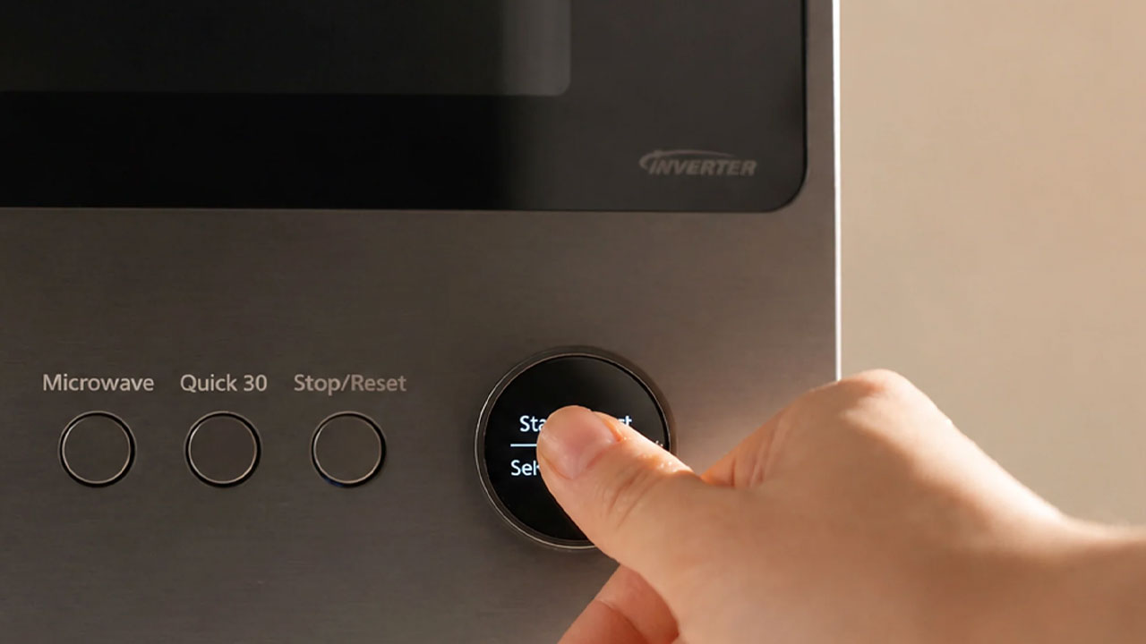 Panasonic Japanese Microwave Cooks Food Evenly, Minimizes Cold Spots