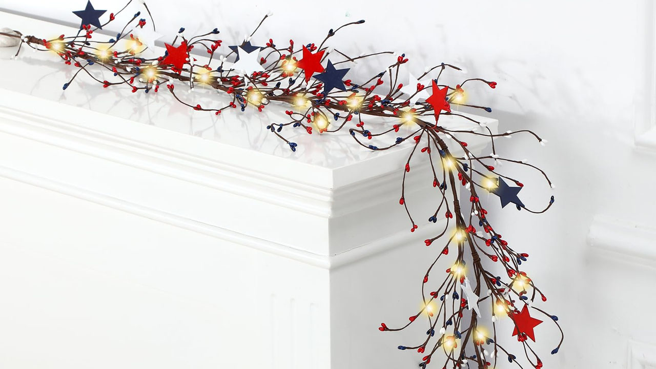 Patriotic Star Berry Garland With Fairy Lights