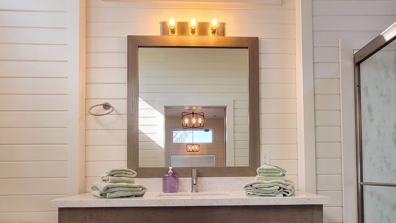 Red Rock Modern Tiny House_Bathroom