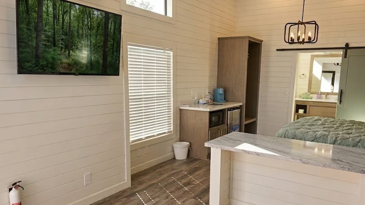 Red Rock Modern Tiny House_Bedroom and Kitchen