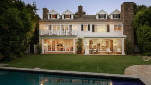 Sarah Michelle Gellar and Freddie Prinze put Their Luxurious Mandeville Canyon Estate on Sale for $10.5 Million