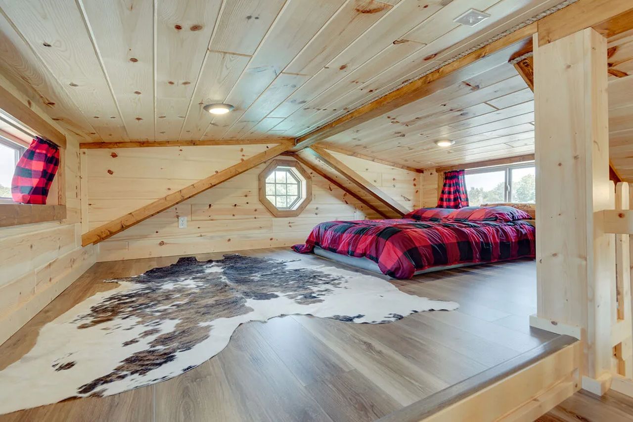 Bedroom of Smoky Mountain tiny house in USA
