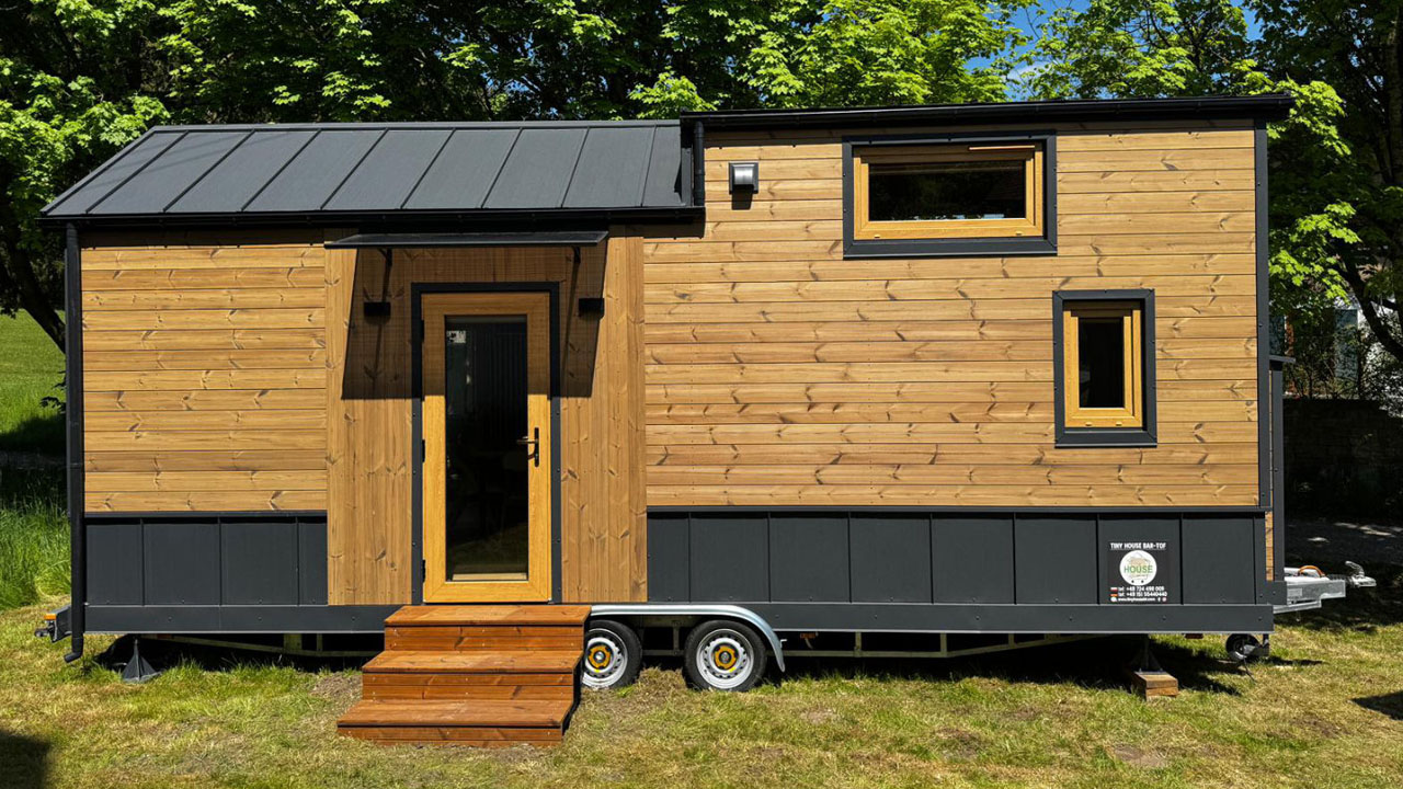 The dual-textured façade of Sophia tiny house