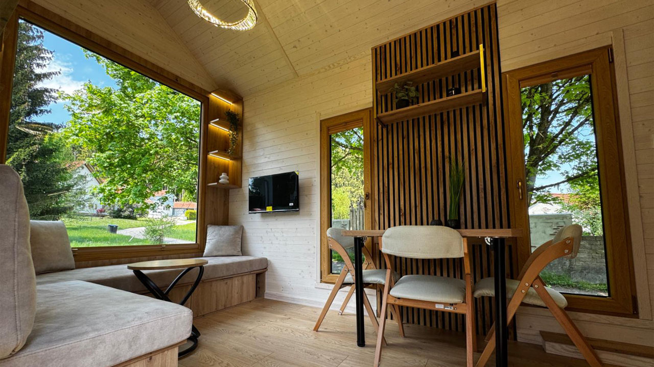 The pine wooden slats add Japandi-style décor element to the space
