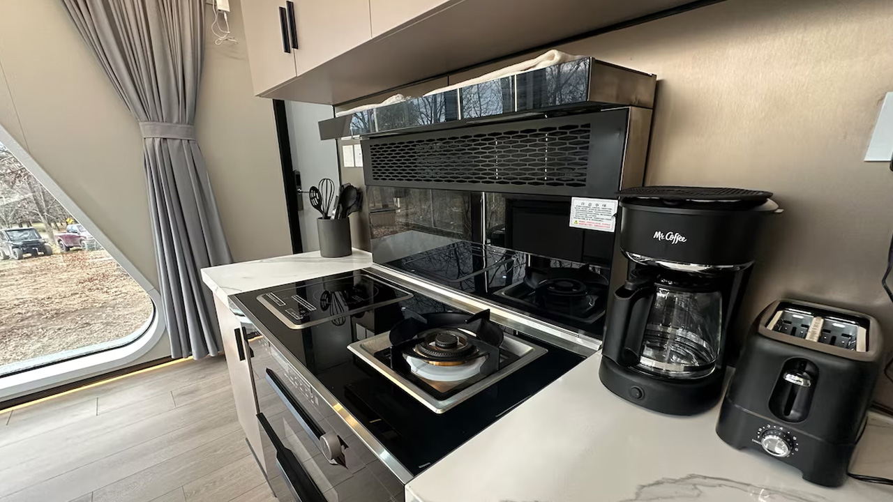 Space Station Tiny House - kitchen 1