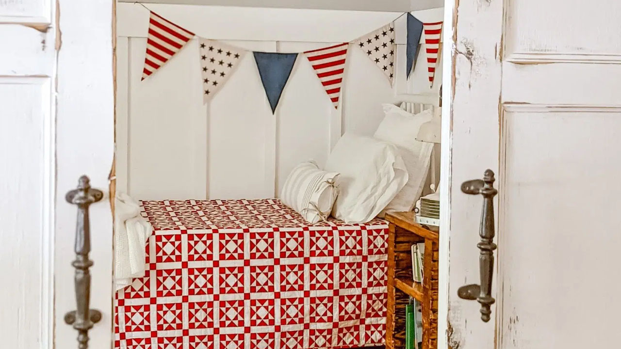 Summer Bedding & Patriotic Playroom Décor