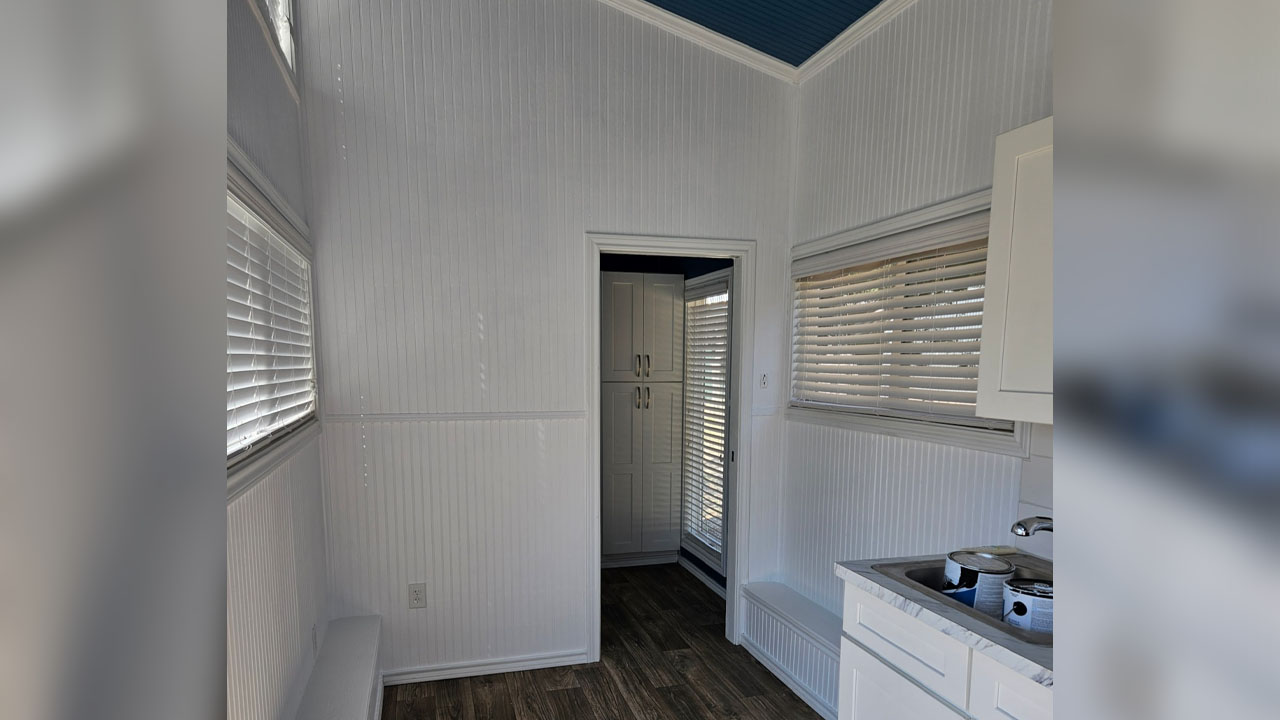 The white color reflects light to make living space feel expanisve and airy
