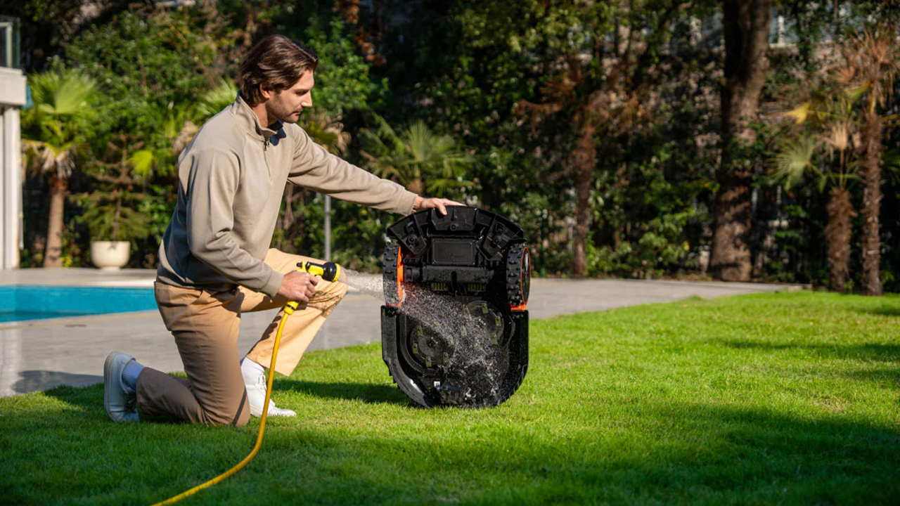 Sunseeker X7 robotic lawn mower easy cleaning
