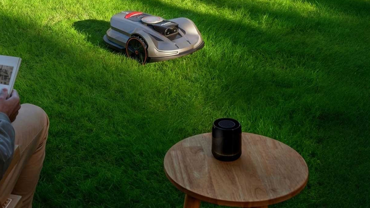 Sunseeker X7 robotic lawn mower smart connectivity and remote control