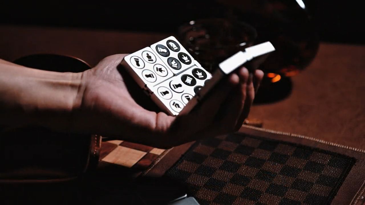 Victory Chess set is foldable