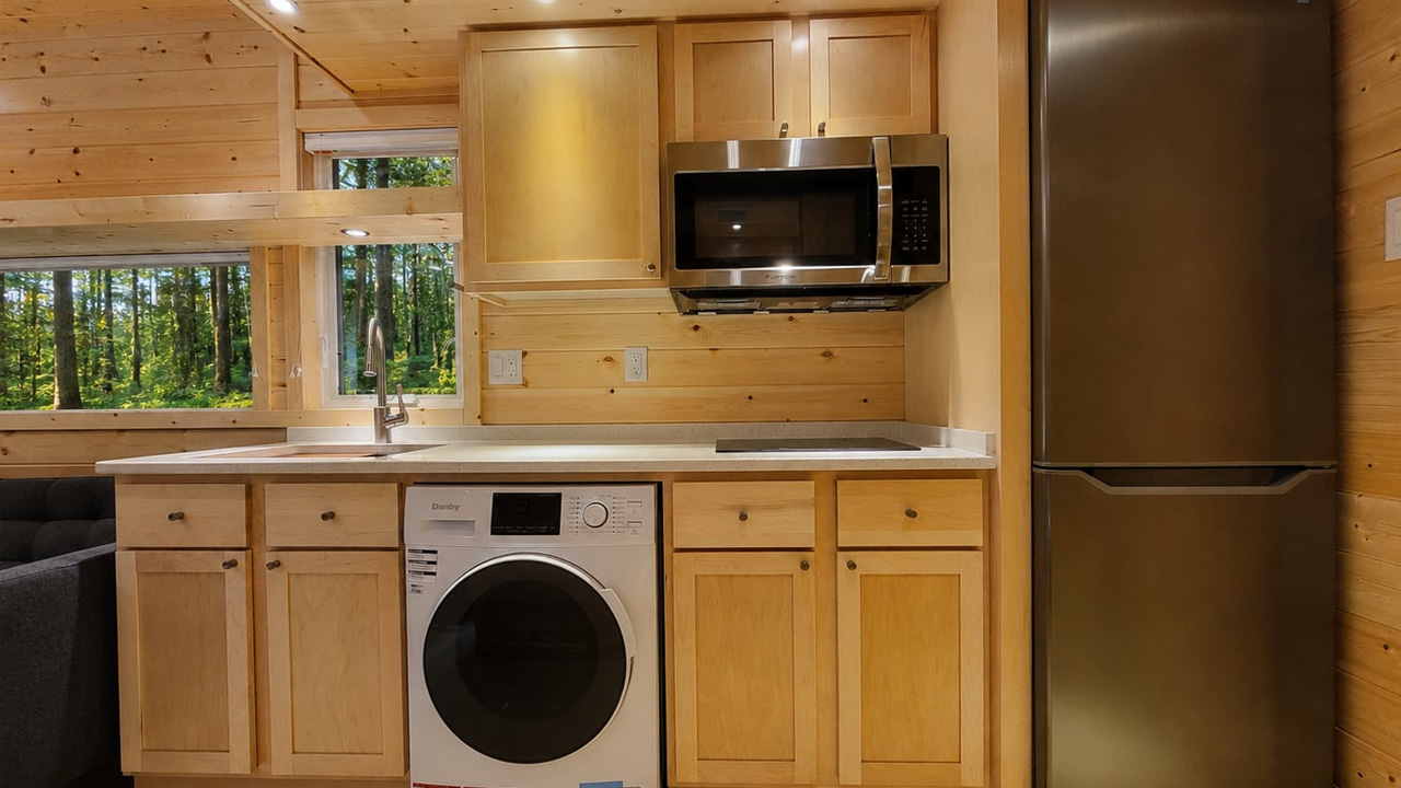 eVista King Tiny House - kitchen