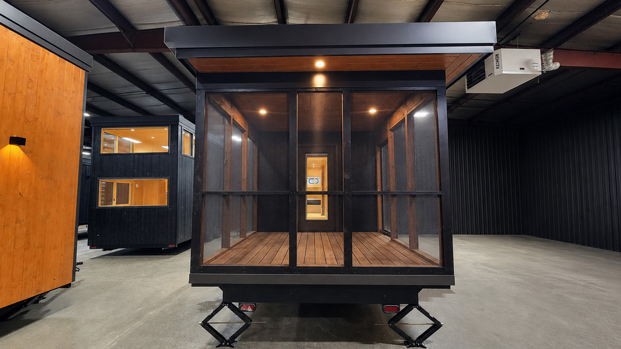eVista King Tiny House - porch