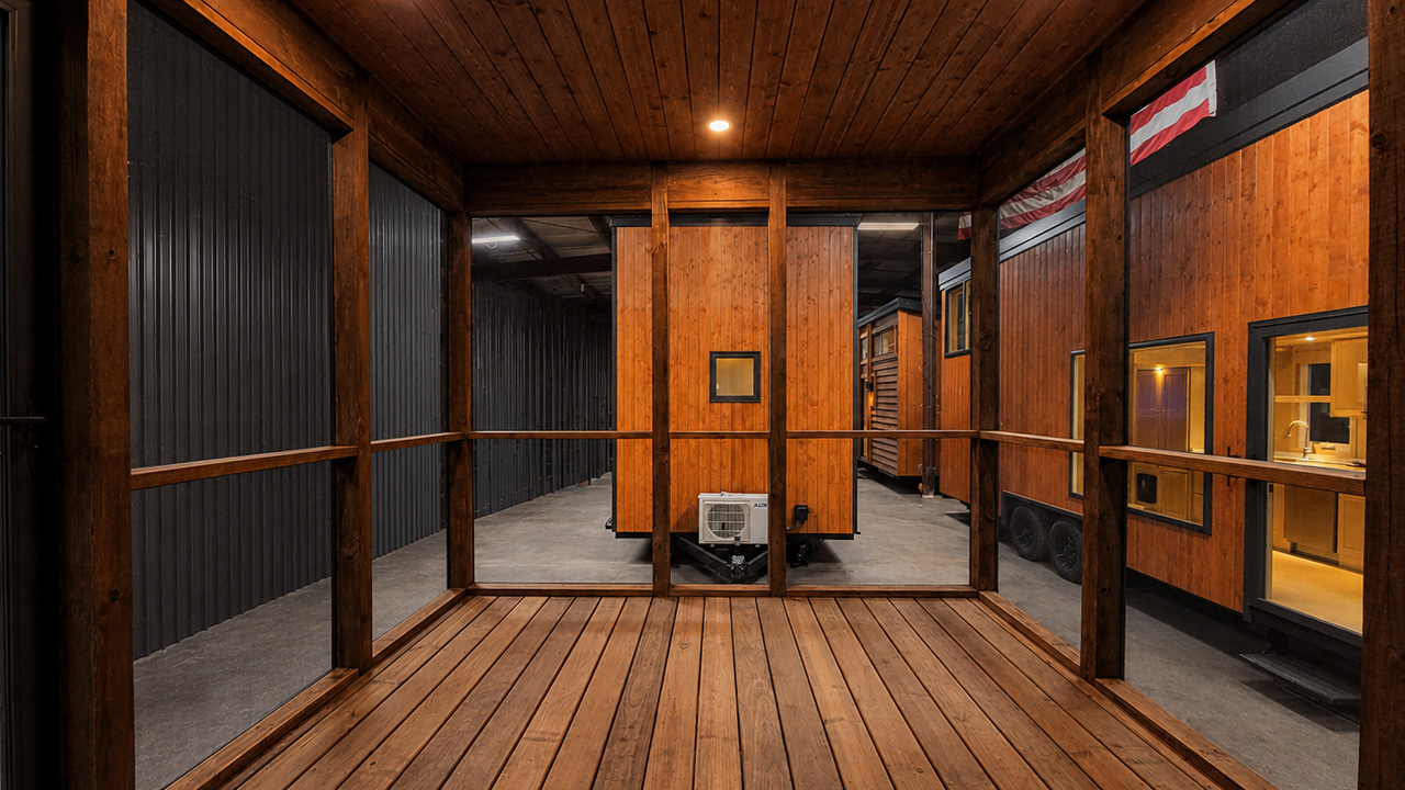 eVista King Tiny House - screened porch