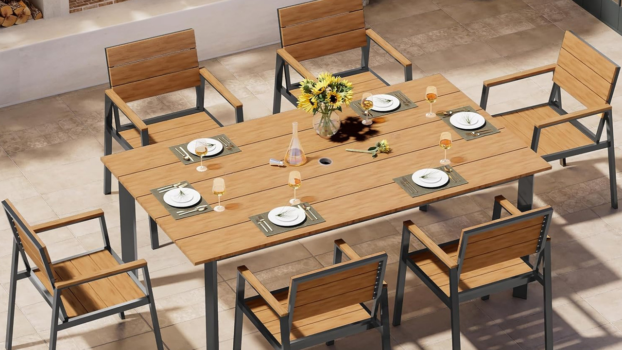 Outdoor dining set