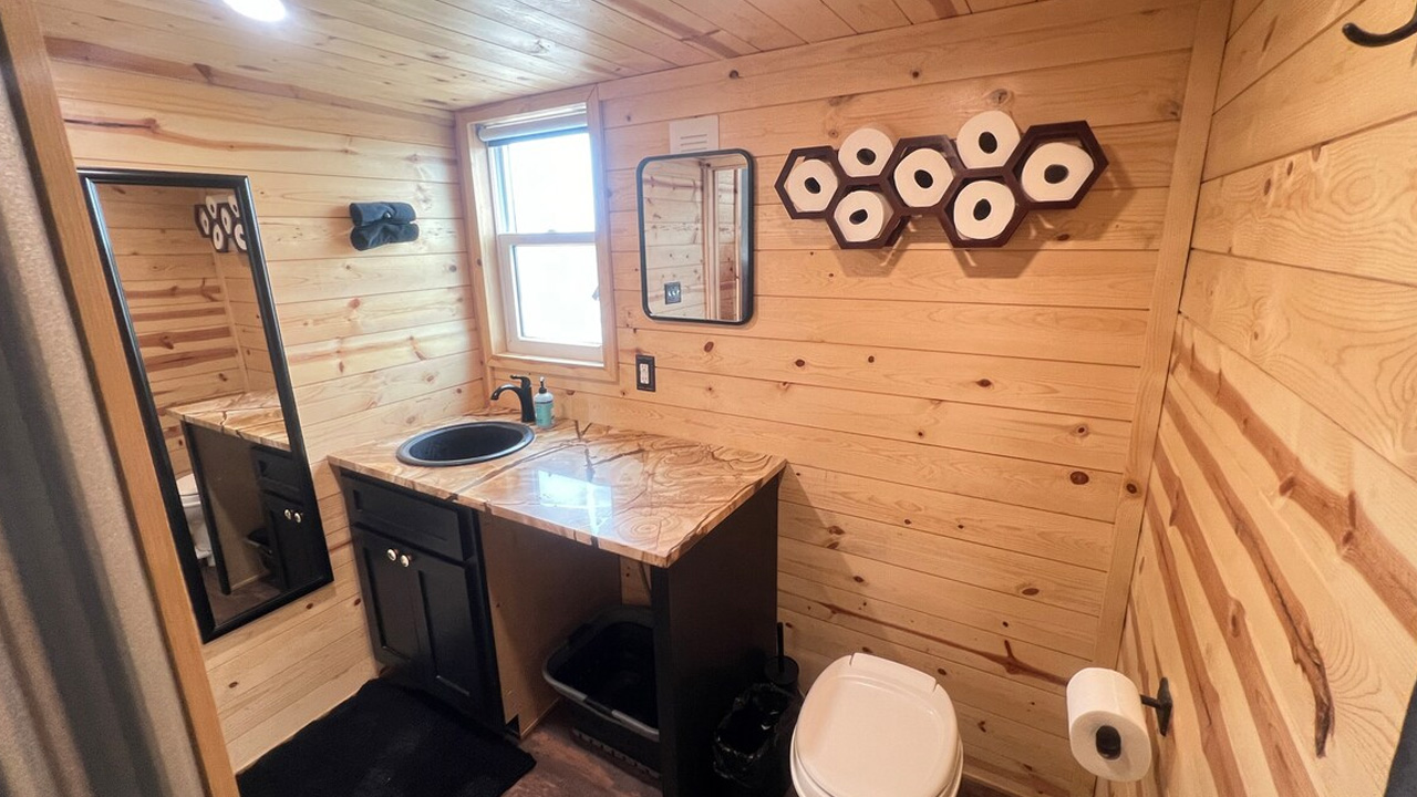 30-foot tiny house_bathroom