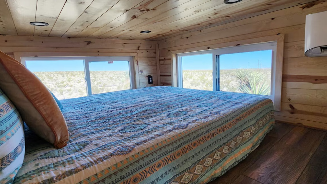 30-foot tiny house_loft bedroom