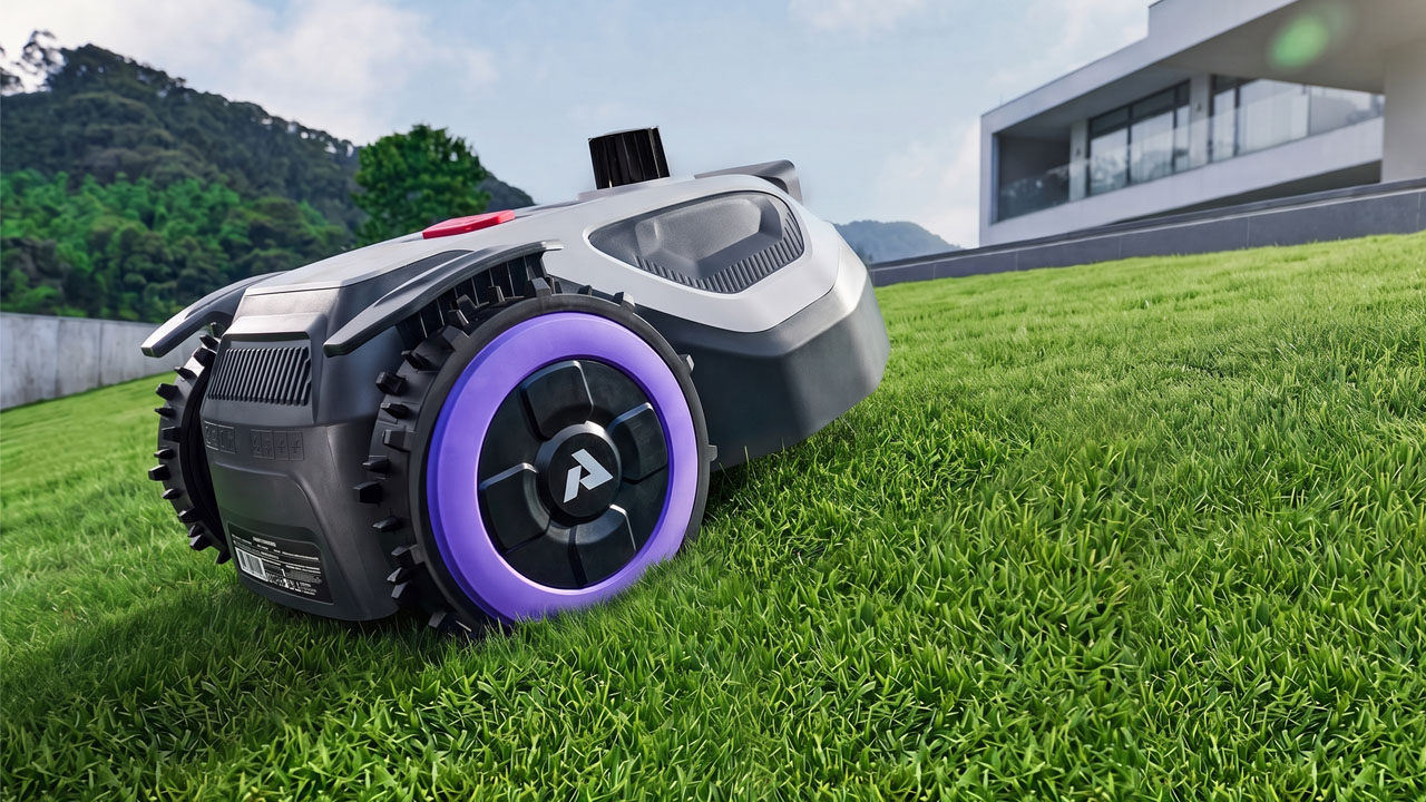 ANTHBOT M9 Pro Robot Lawn Mower - efficient slope handling