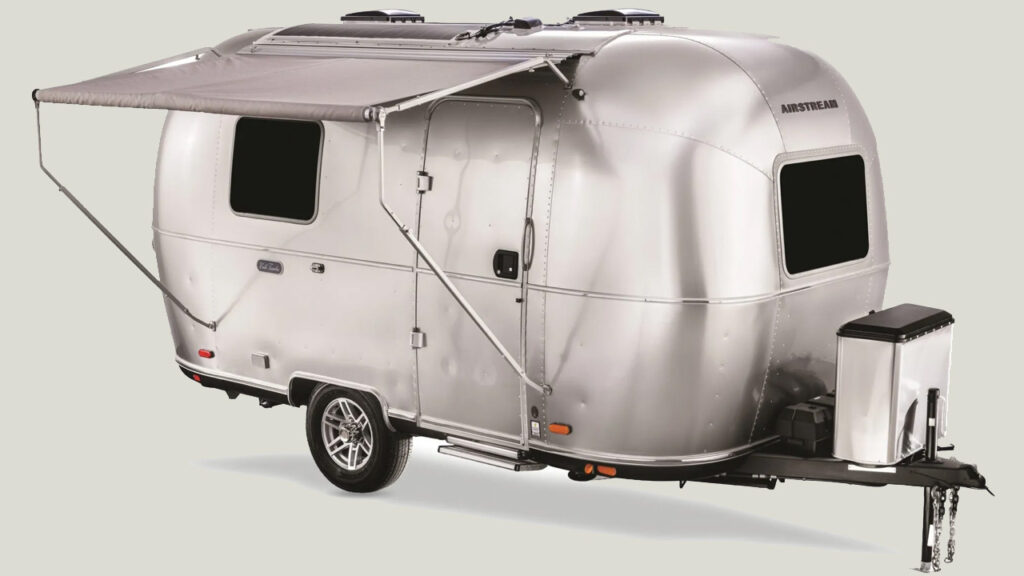 Airstream New 17RB Travel Trailer Offers High-End RVing in Affordable Package Airstream-World-Traveler-17RB Travel Trailer