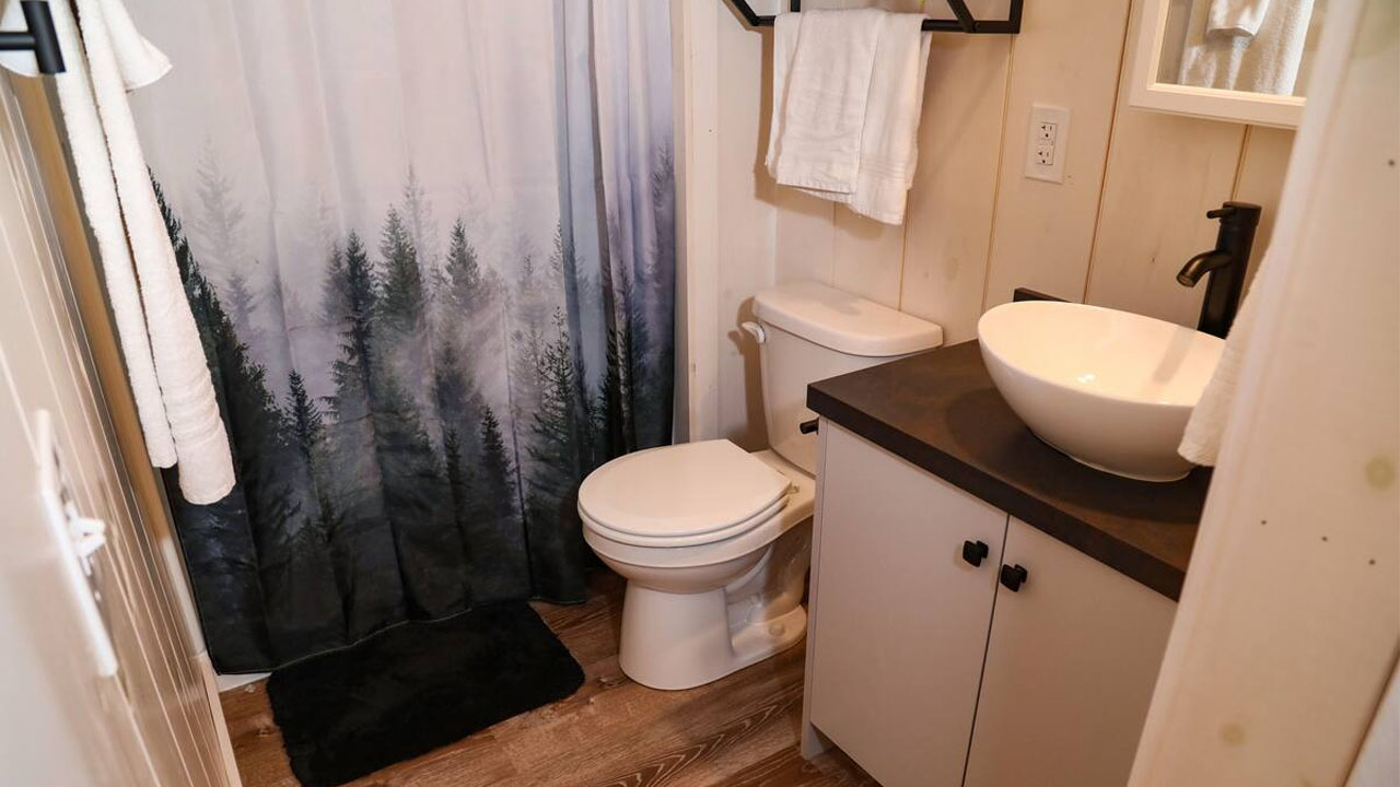 Aspen Tiny House- bathroom