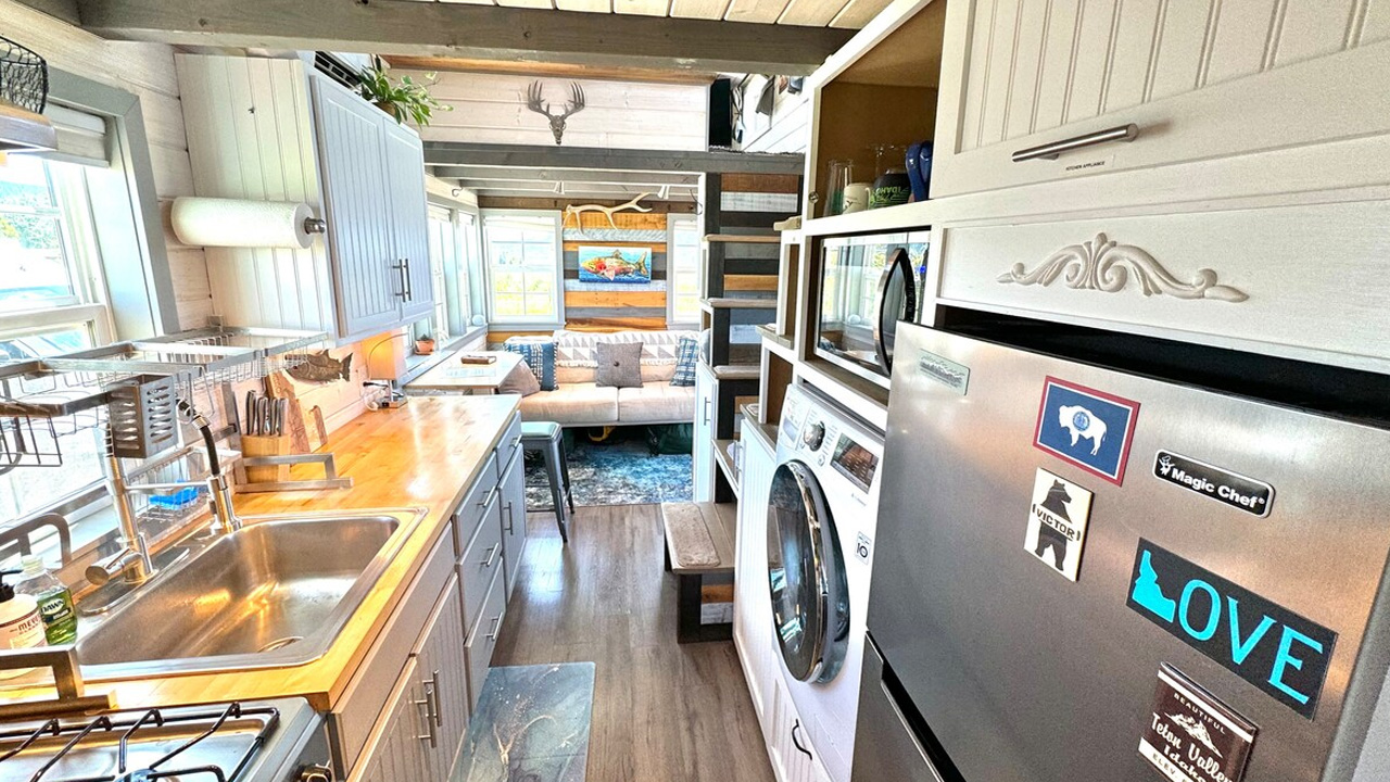 Big view tiny house_kitchen