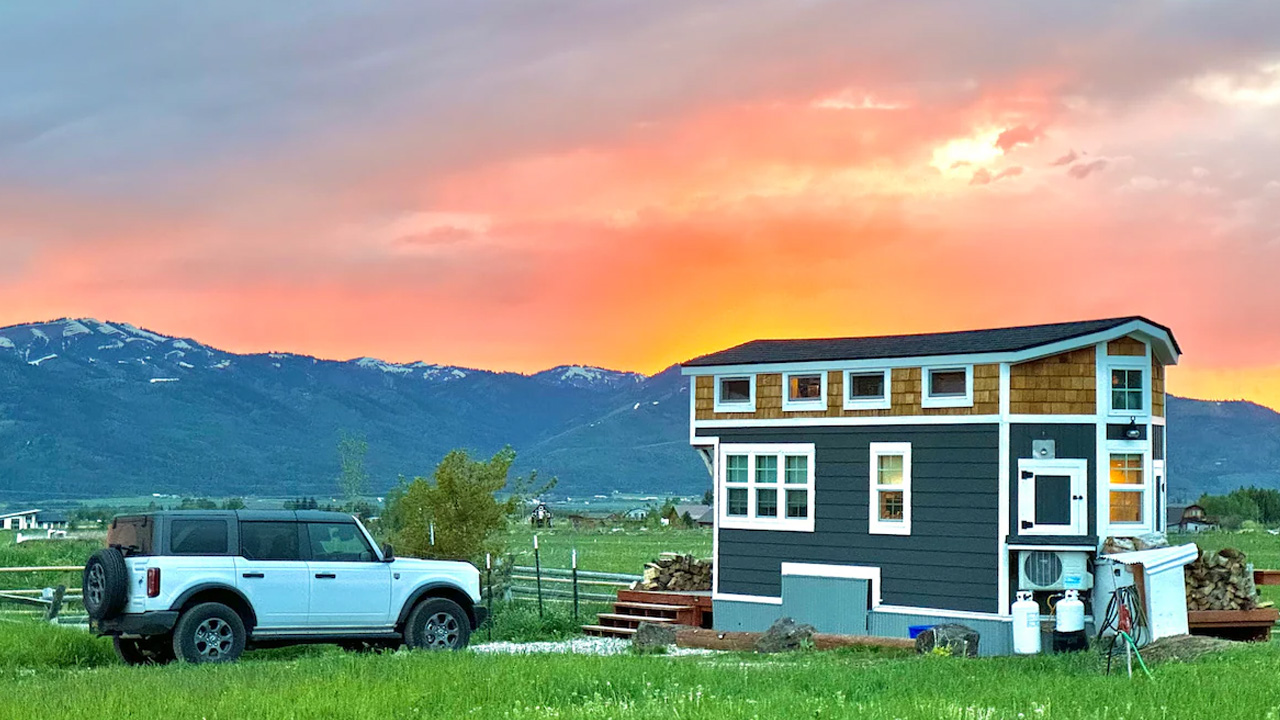 Big view tiny house_Sunset view 