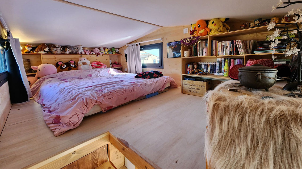 Camille tiny house-mezzanine bedroom