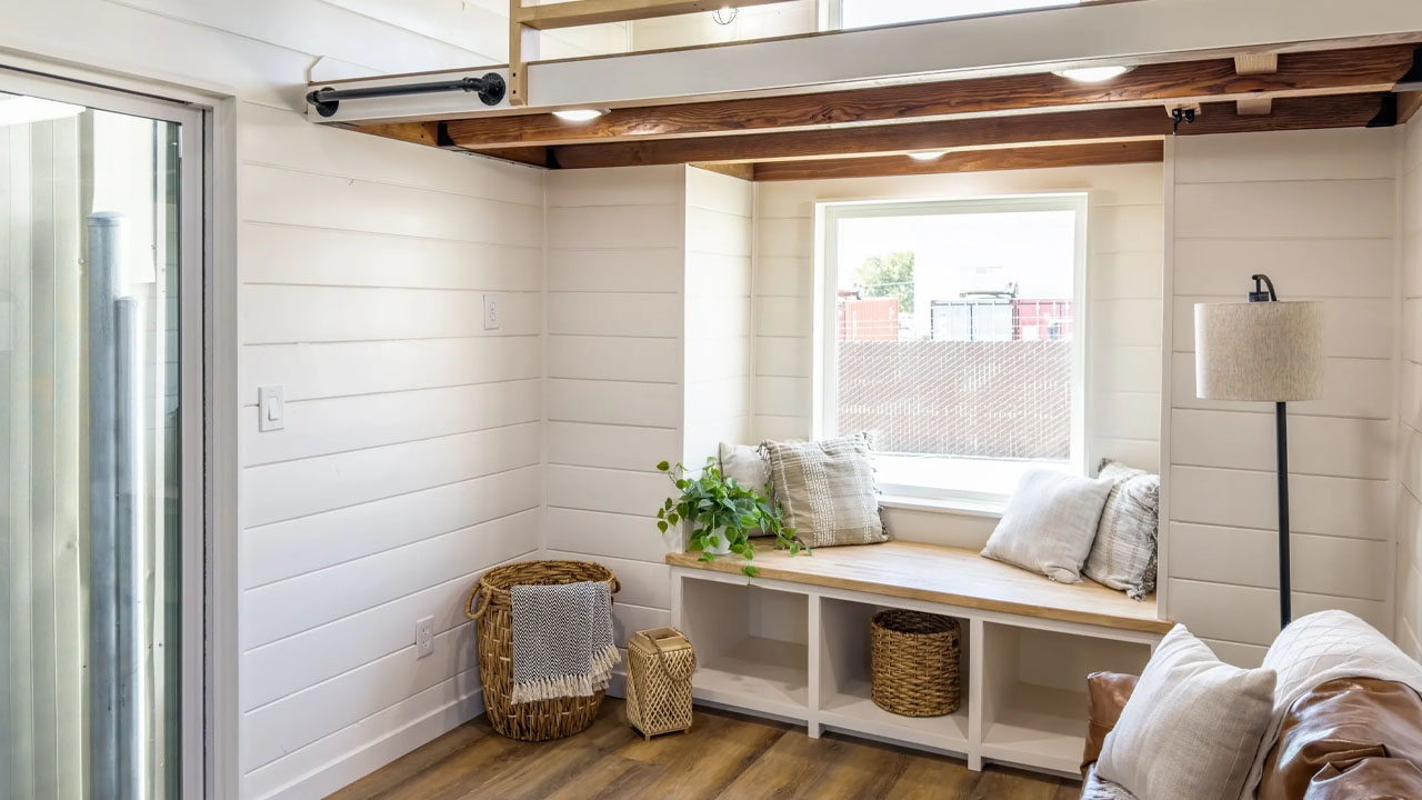 Cedar Ridge XL Tiny House bay window seating