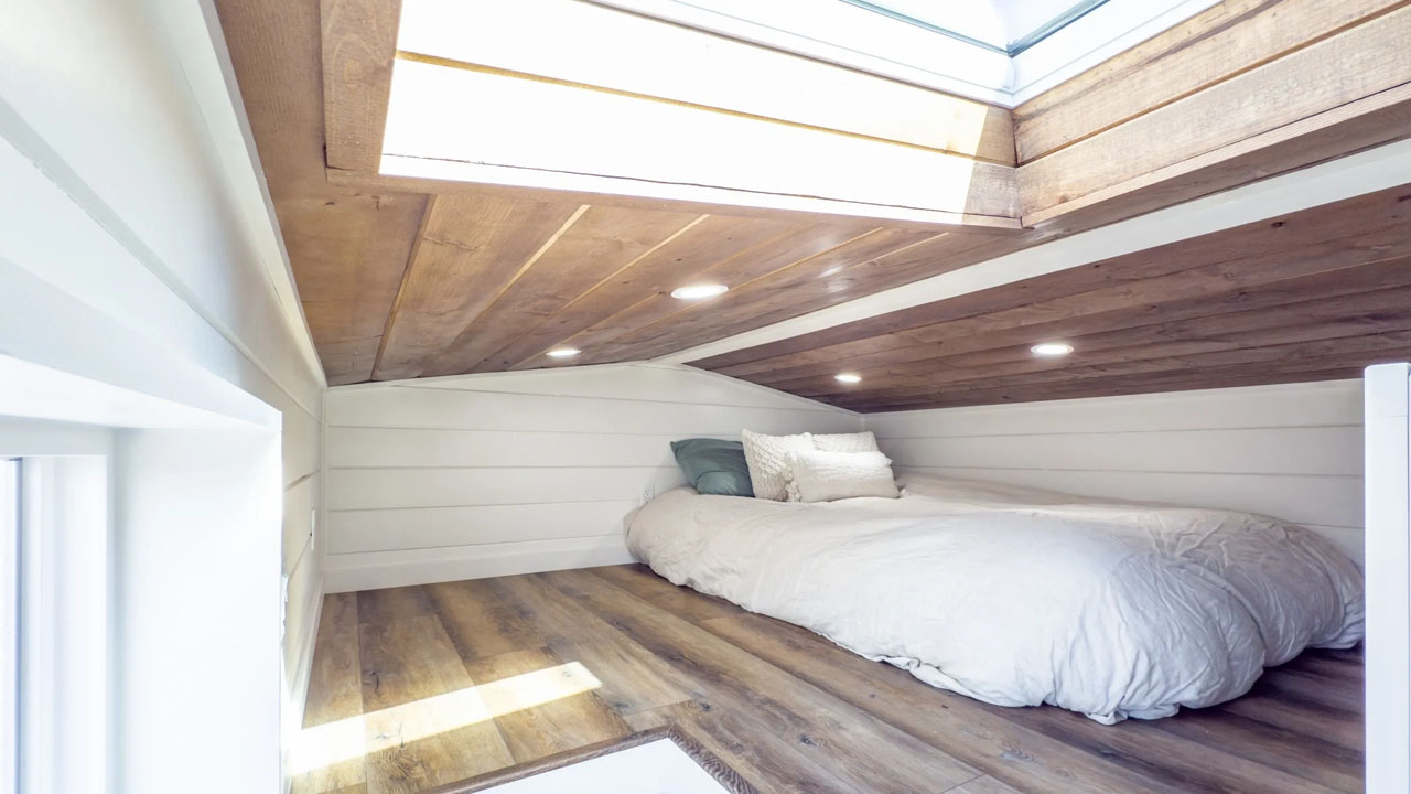 Cedar Ridge XL Tiny House bedroom with skylight