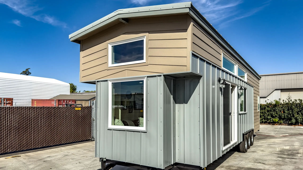 Cedar Ridge XL Tiny House exterior