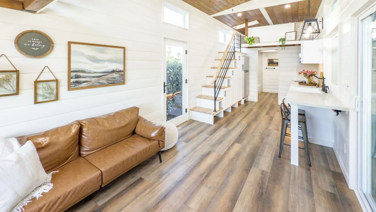 Cedar Ridge XL Tiny House - interior 2