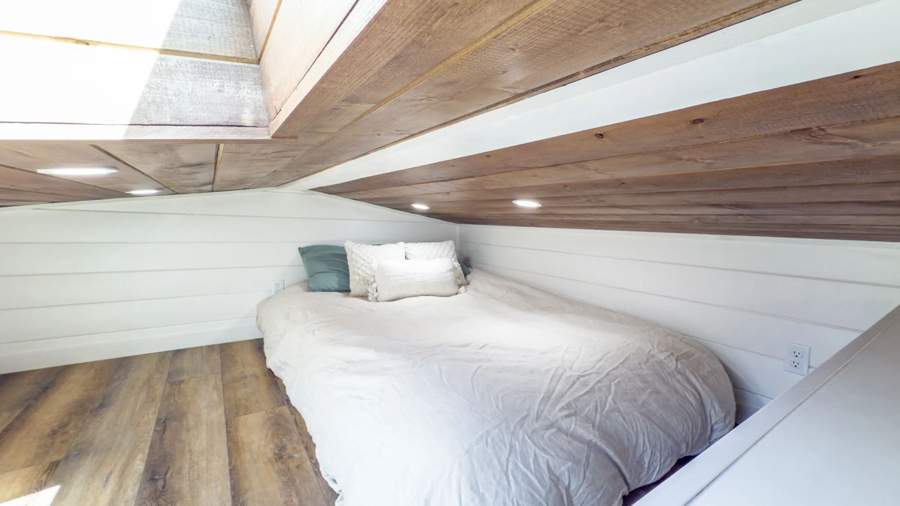 Cedar Ridge XL Tiny House loft bedroom