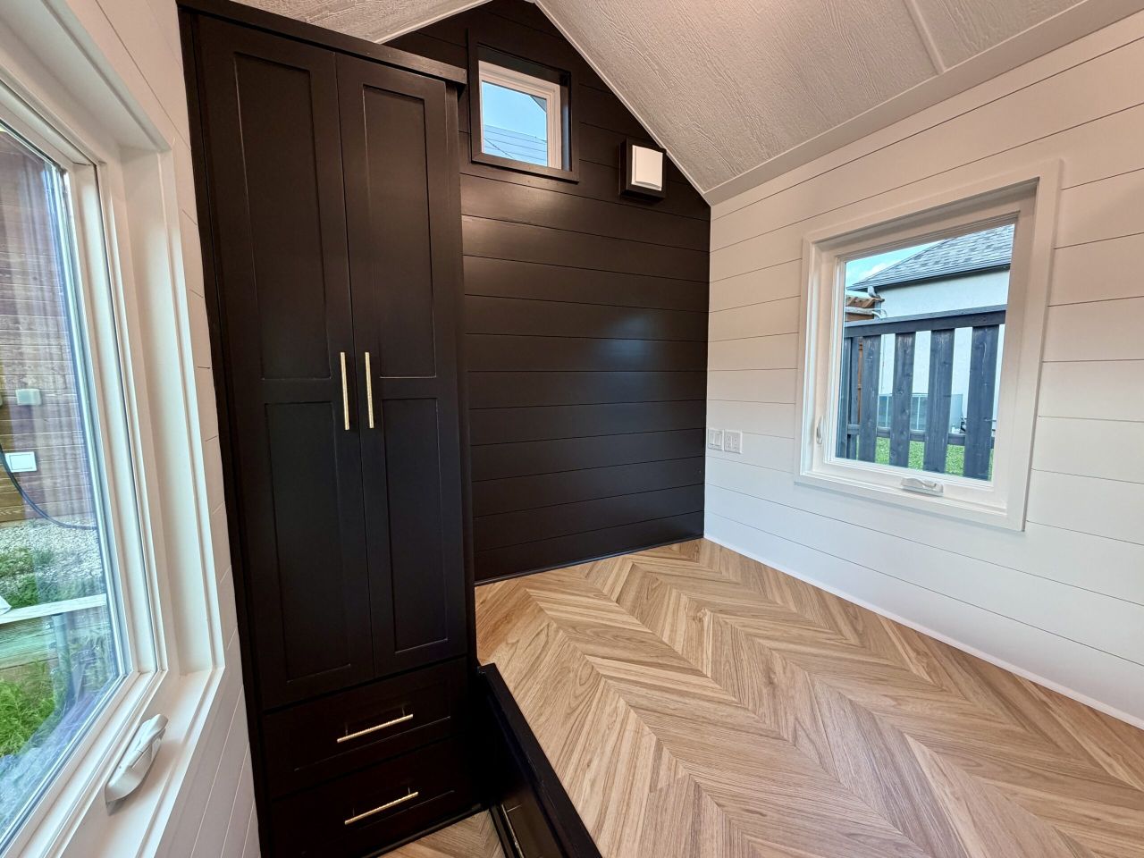 Bedroom of Cristal tiny house on wheels