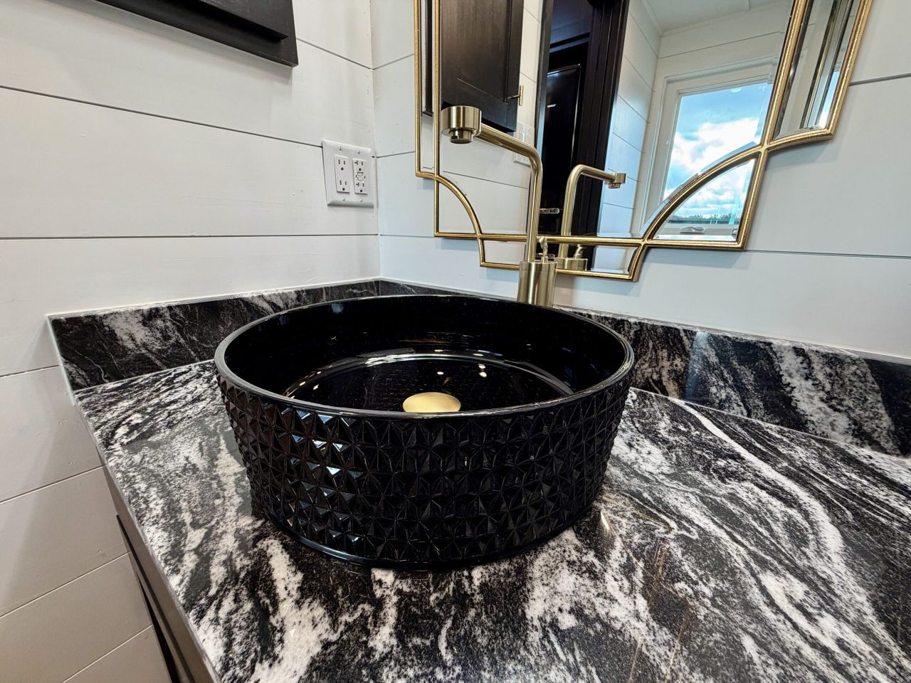 Sink of Cristal tiny house on wheels