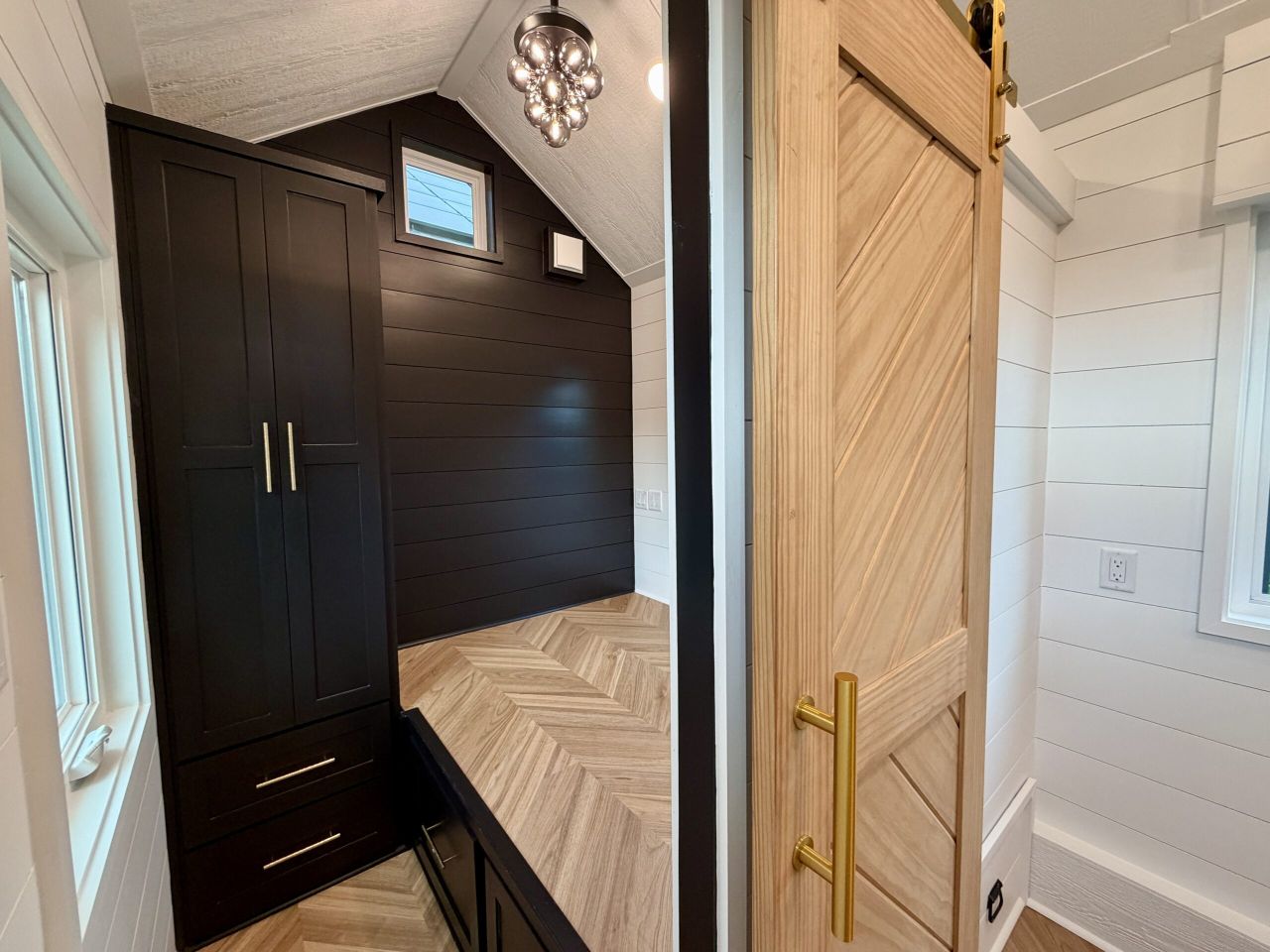 Bedroom of Cristal tiny house on wheels
