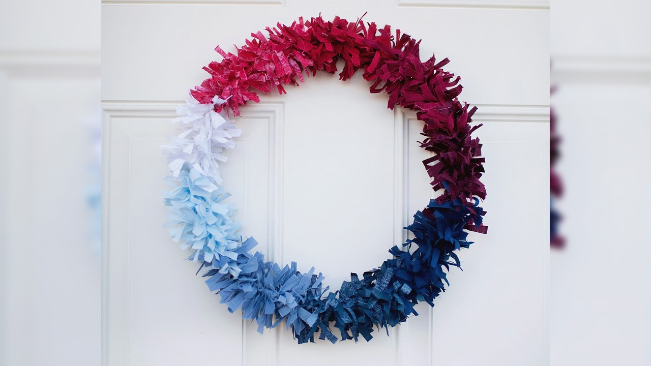 DIY 4th of July Wreaths - Ombre Fabric Wreath