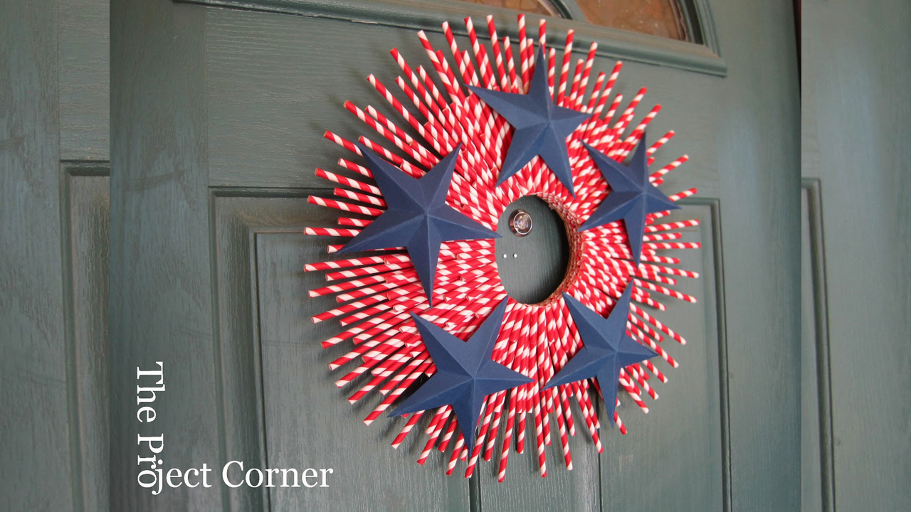 DIY 4th of July Wreaths - Paper Straw Wreath With Stars