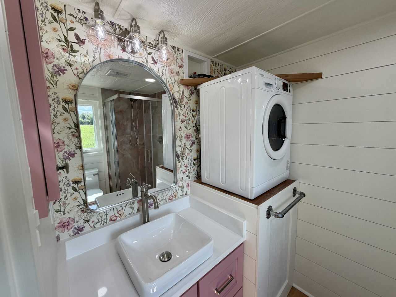 Eeya's Sweet tiny house bathroom